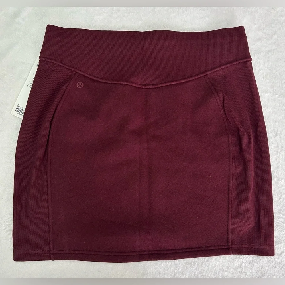 Lululemon Scuba High Rise Mini Skirt size Large Burgundy Red NWT